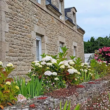 Charmante Longere Bigoudene Holiday home *